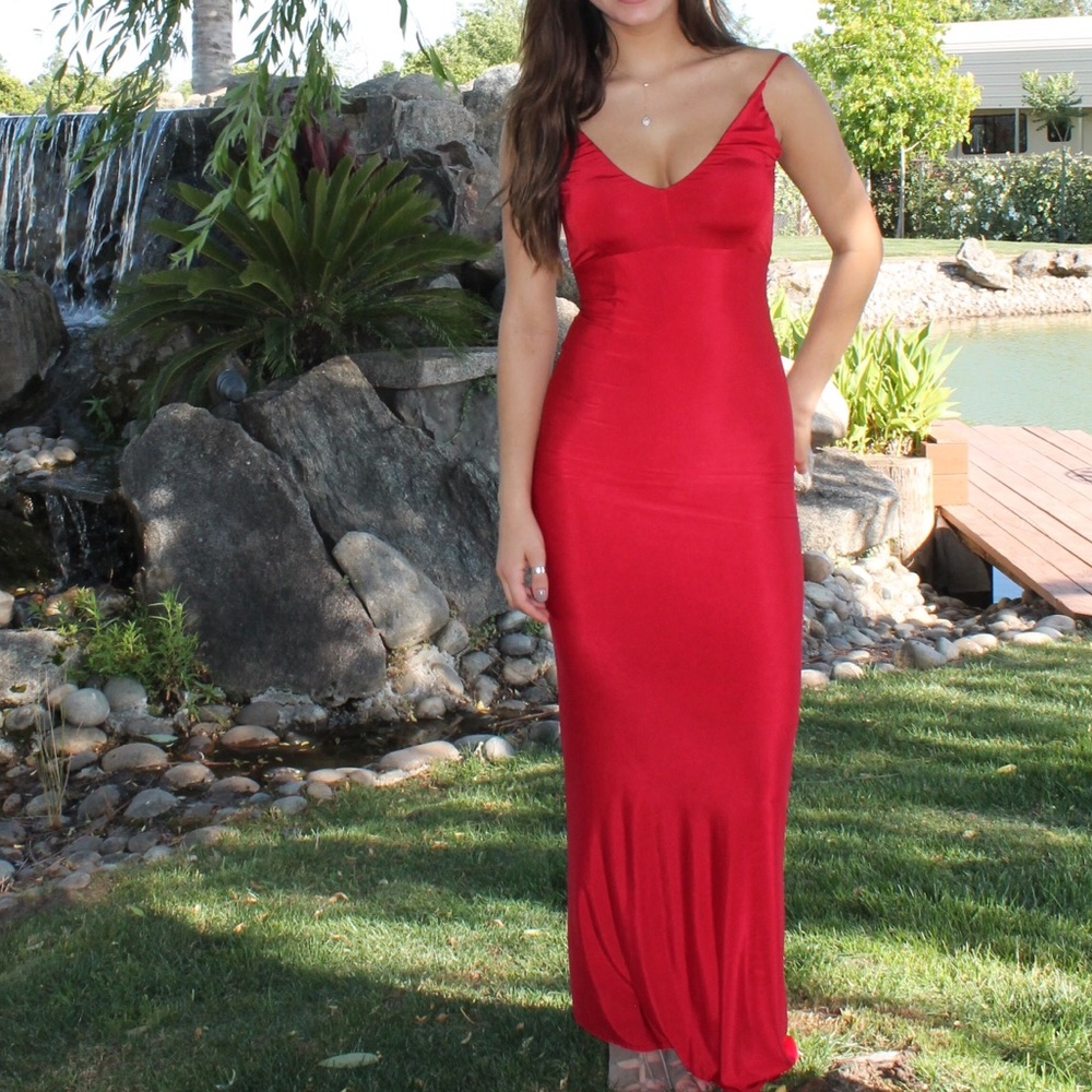 LILI BEVERLY HILLS LONG RED BACKLESS DRESS